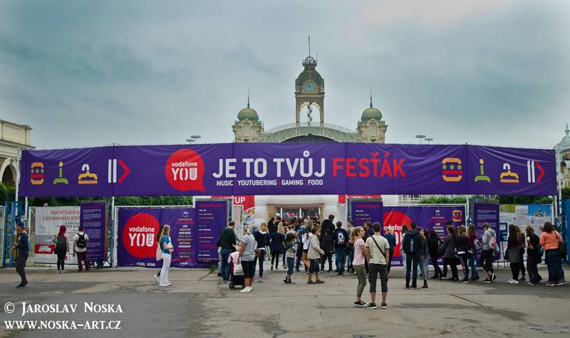 Vodafone You Fest: Spojení gamingu, jidla a mladých umělců v Holešovicích