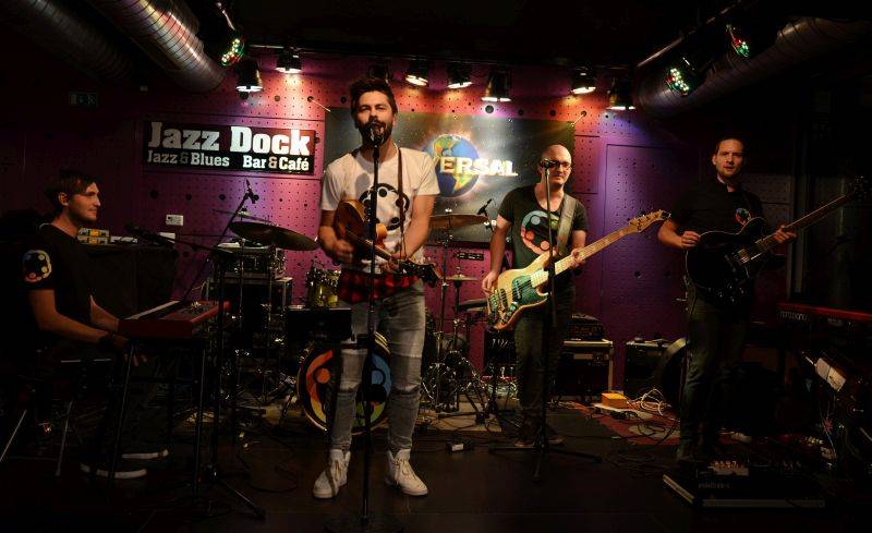 Universal předvedl v Jazz Docku své talenty, Slza dostala třikrát platinovou desku