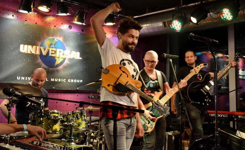 Universal předvedl v Jazz Docku své talenty, Slza dostala třikrát platinovou desku