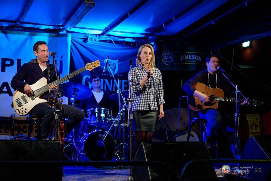 Jananas představili album To samo u Zacha v Plzni. Přítomné diváky pobavili