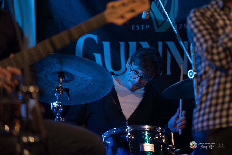 Jananas představili album To samo u Zacha v Plzni. Přítomné diváky pobavili