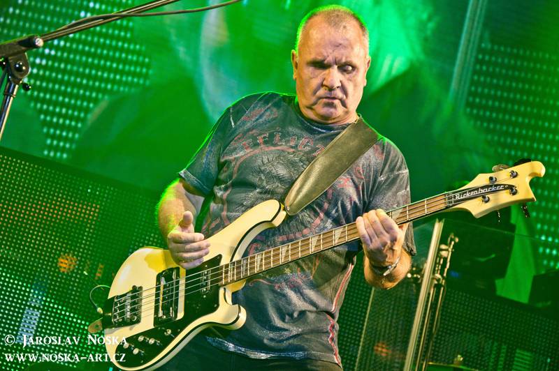 Elán v Karlových Varech: Velkolepá světelná show a známé hity 