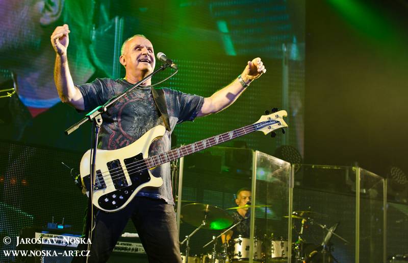 Elán v Karlových Varech: Velkolepá světelná show a známé hity 