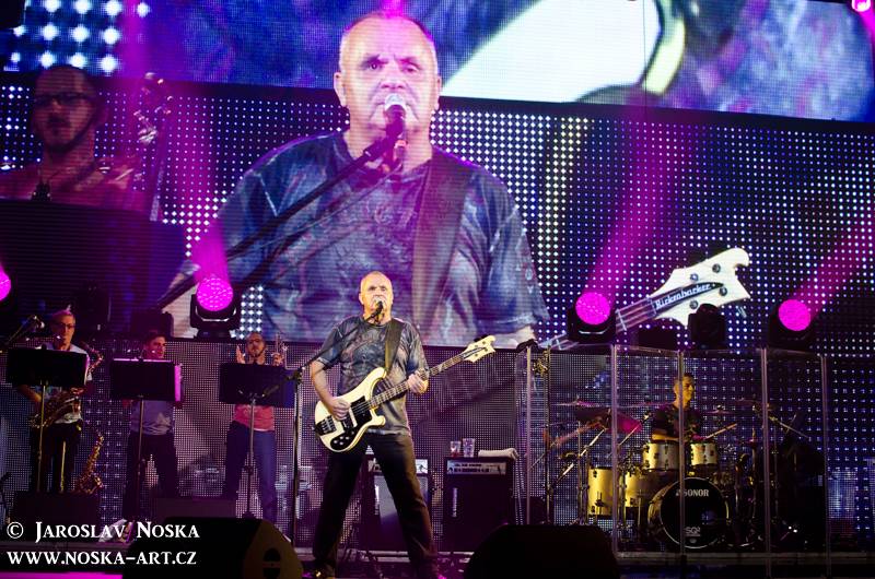 Elán v Karlových Varech: Velkolepá světelná show a známé hity 