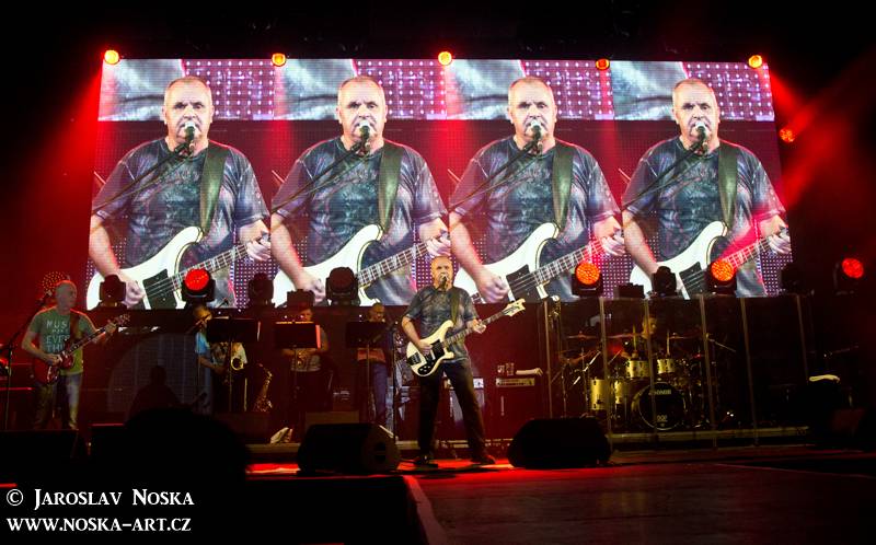 Elán v Karlových Varech: Velkolepá světelná show a známé hity 