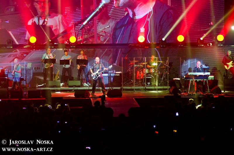 Elán v Karlových Varech: Velkolepá světelná show a známé hity 