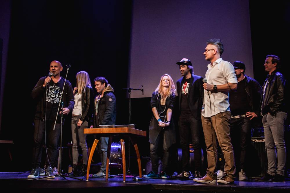 Pětadvacetiny iREPORTu v Royalu: Narozeninový dort rozkrojili Petr Janda, Matěj Ruppert, Jakub Kohák a další hosté