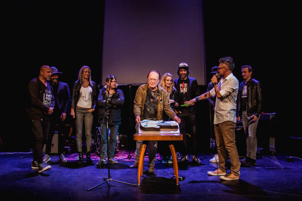 Pětadvacetiny iREPORTu v Royalu: Narozeninový dort rozkrojili Petr Janda, Matěj Ruppert, Jakub Kohák a další hosté