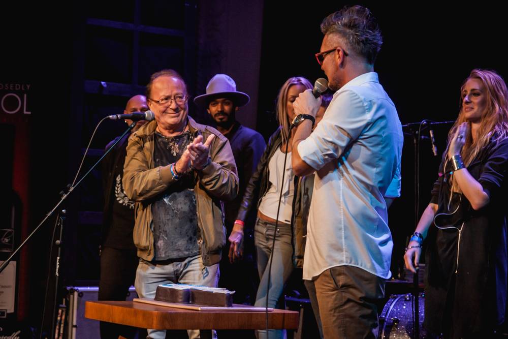 Pětadvacetiny iREPORTu v Royalu: Narozeninový dort rozkrojili Petr Janda, Matěj Ruppert, Jakub Kohák a další hosté