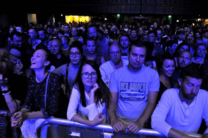 Ben Harper poprvé v Praze: osobitá žánrová směs rezonovala Forem Karlín