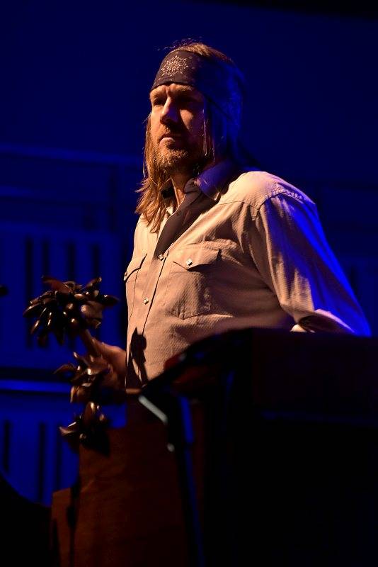 Ben Harper poprvé v Praze: osobitá žánrová směs rezonovala Forem Karlín