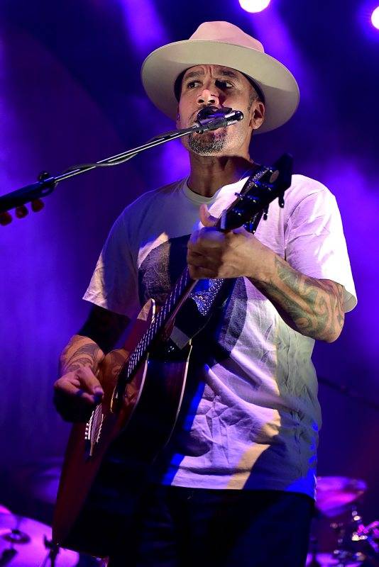 Ben Harper poprvé v Praze: osobitá žánrová směs rezonovala Forem Karlín