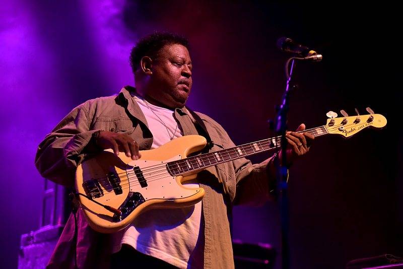 Ben Harper poprvé v Praze: osobitá žánrová směs rezonovala Forem Karlín