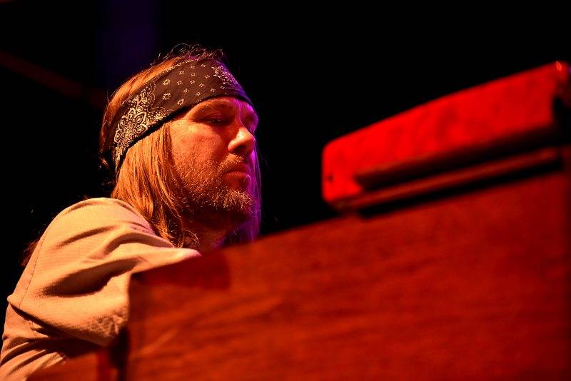 Ben Harper poprvé v Praze: osobitá žánrová směs rezonovala Forem Karlín