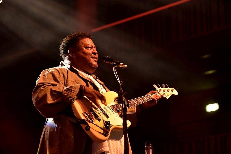 Ben Harper poprvé v Praze: osobitá žánrová směs rezonovala Forem Karlín