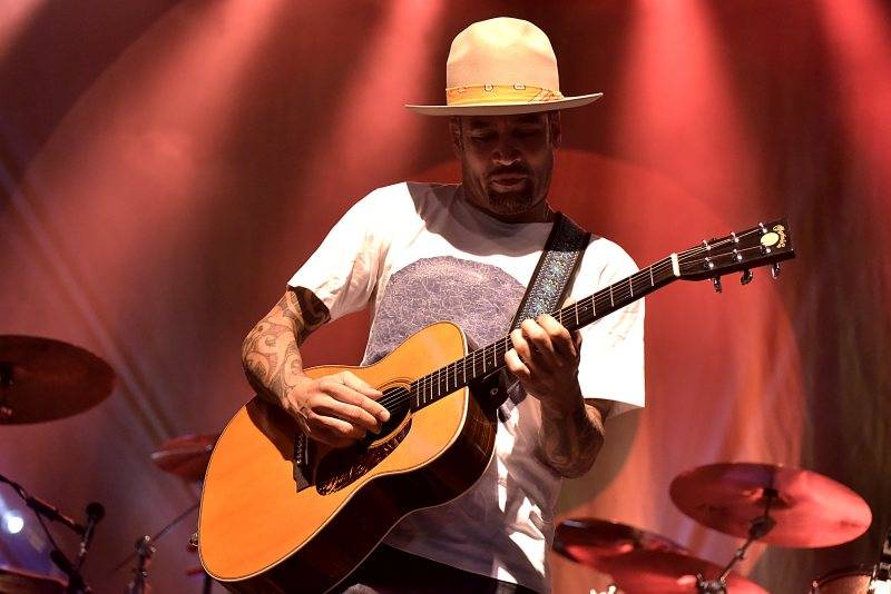 Ben Harper poprvé v Praze: osobitá žánrová směs rezonovala Forem Karlín