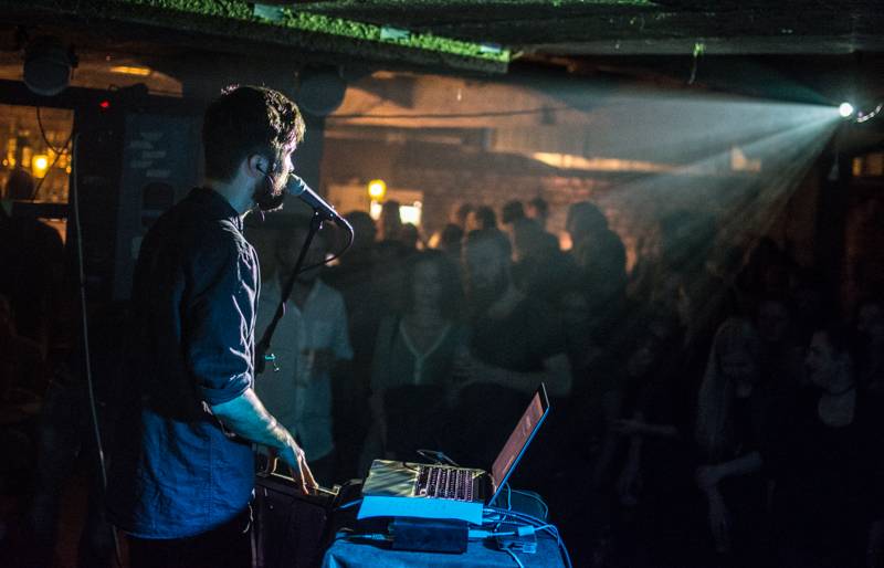 Lukas Landa pokřtil v pražském Café V lese svou druhou desku Islands