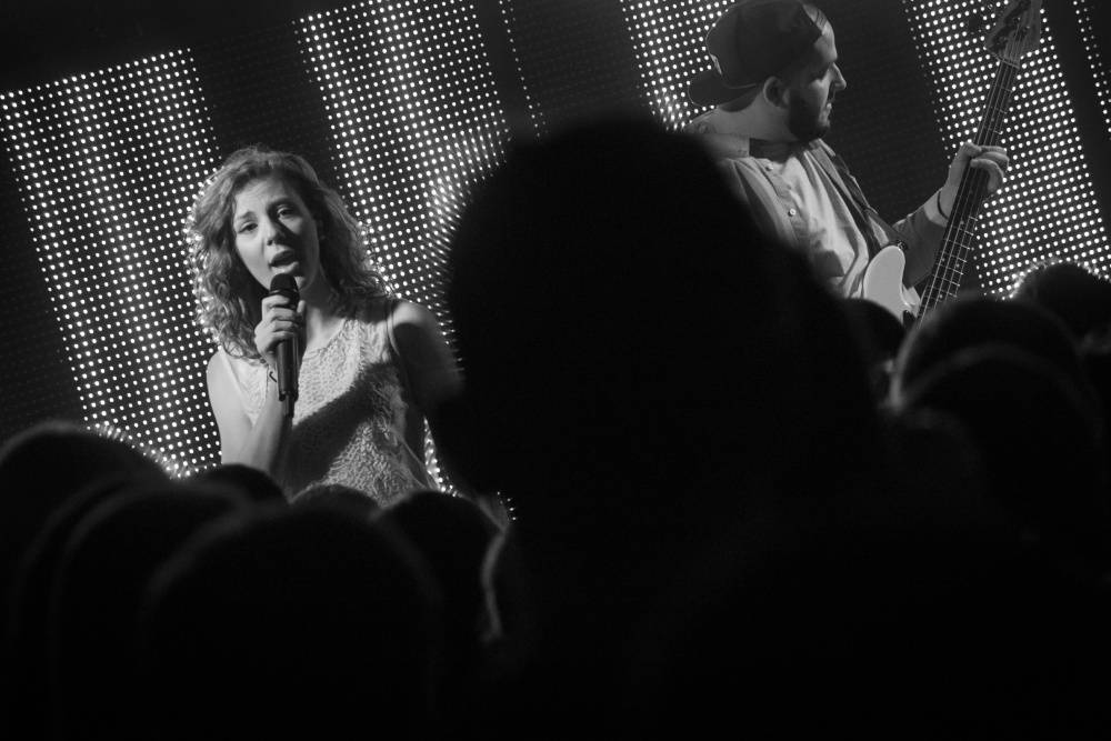 Lenny srdnatě zpívala v brněnském Metru