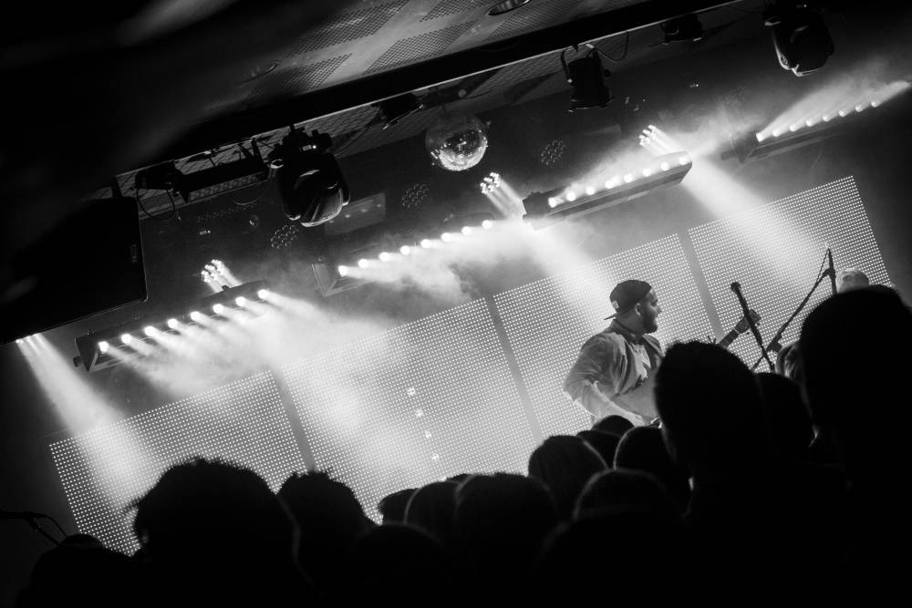 Lenny srdnatě zpívala v brněnském Metru