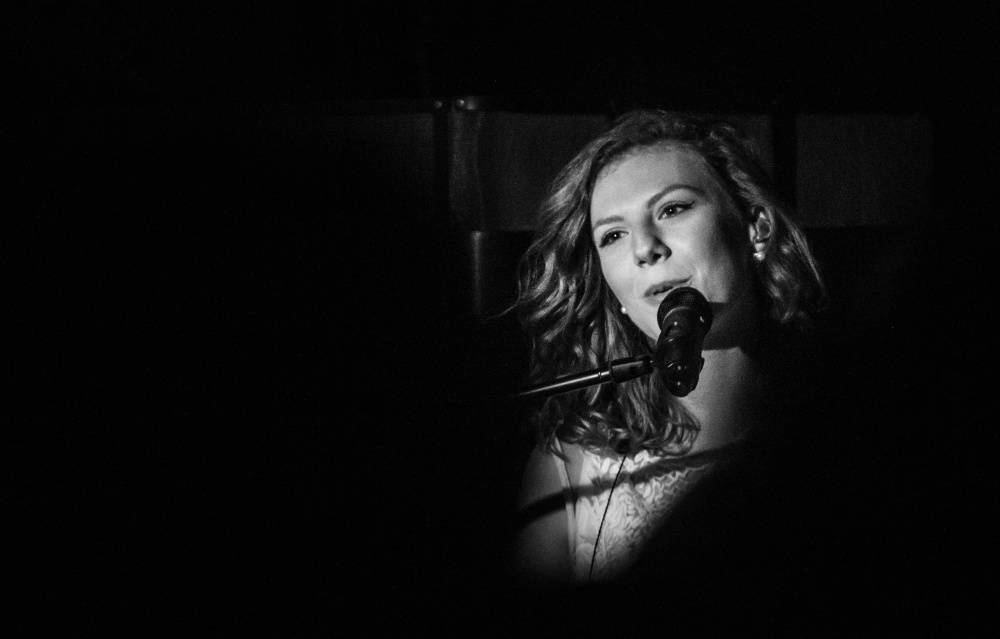 Lenny srdnatě zpívala v brněnském Metru