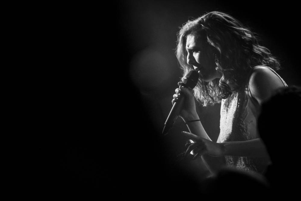 Lenny srdnatě zpívala v brněnském Metru