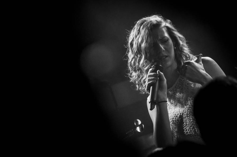 Lenny srdnatě zpívala v brněnském Metru