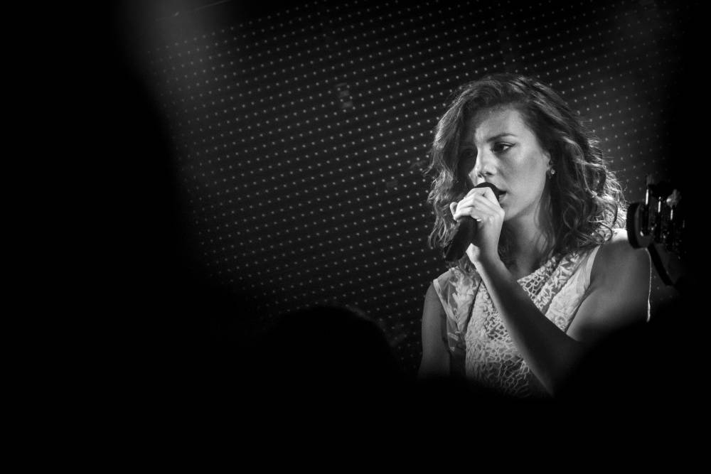 Lenny srdnatě zpívala v brněnském Metru