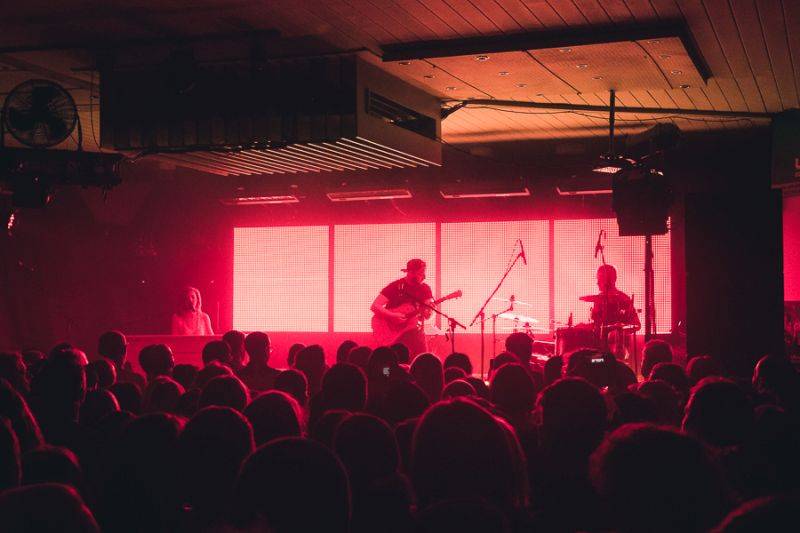 Energická Lenny umí dostat velkou show i do malých klubů. Potvrdila to v Olomouci