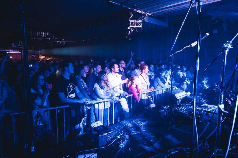 Energická Lenny umí dostat velkou show i do malých klubů. Potvrdila to v Olomouci