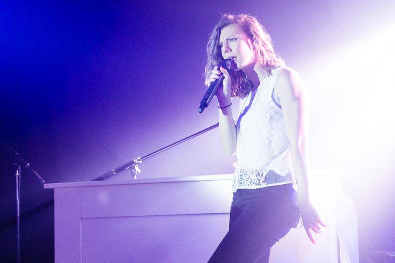 Energická Lenny umí dostat velkou show i do malých klubů. Potvrdila to v Olomouci