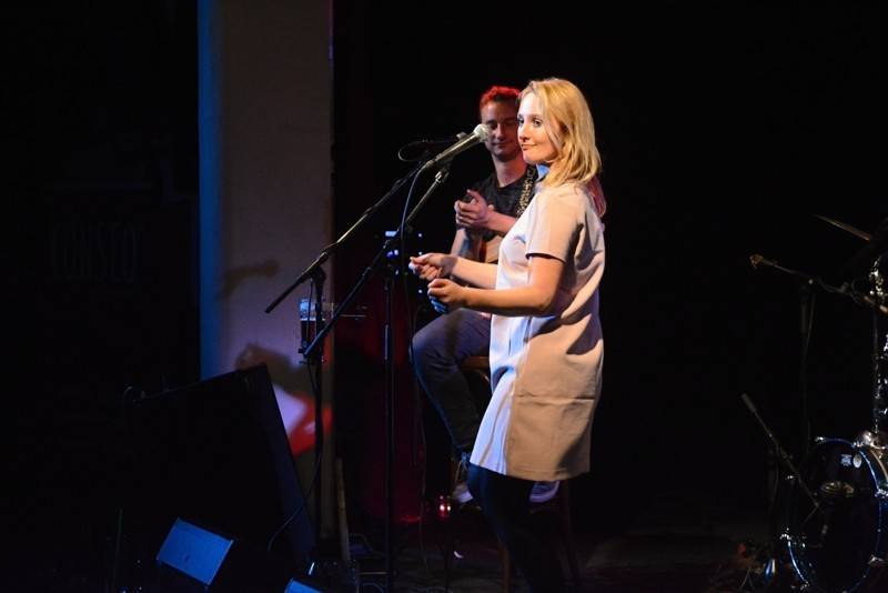 Deska Jananas se sama pokřtila v pražské Malostranské besedě