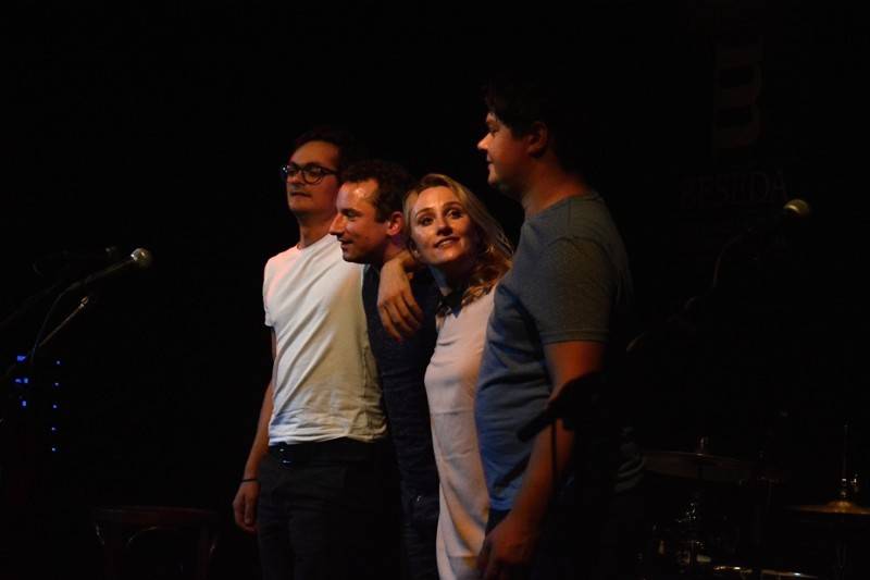 Deska Jananas se sama pokřtila v pražské Malostranské besedě