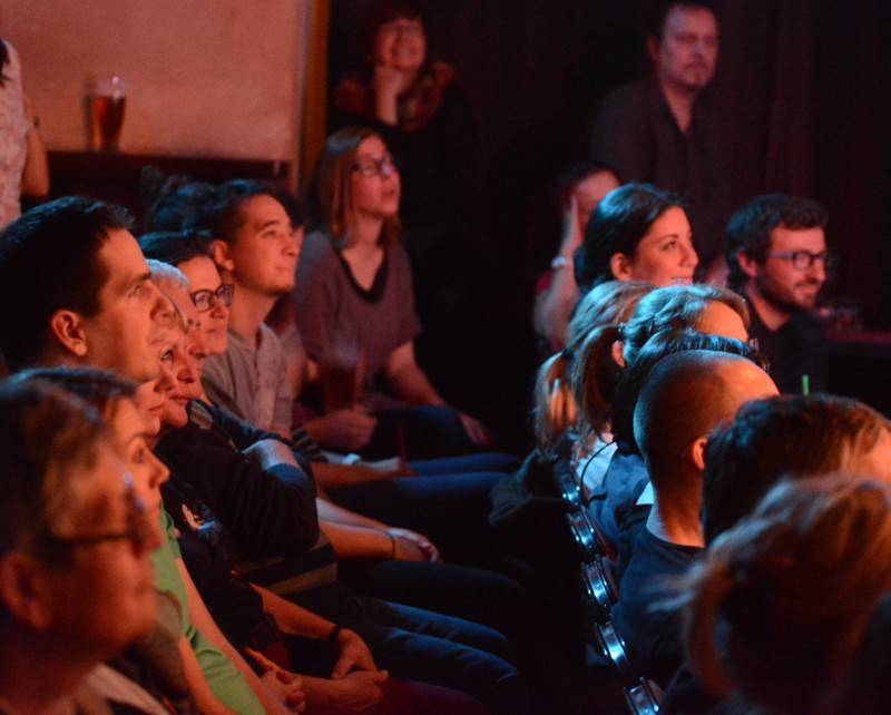 Deska Jananas se sama pokřtila v pražské Malostranské besedě