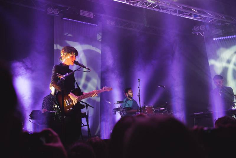 Daughter se svým indie folkem vyprodali Roxy