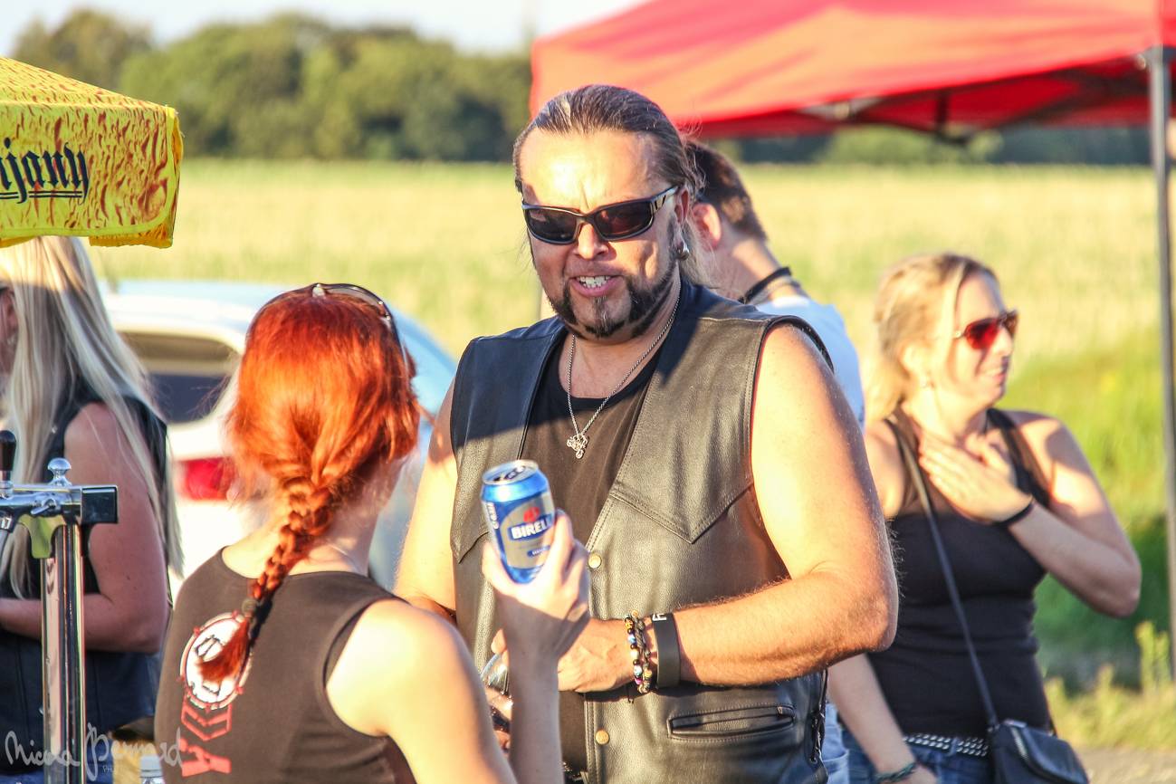 Stovka motorkářů, desítky litrů piva a jedineční Dymytry! Takhle vypadalo natáčení pekelného klipu xxx