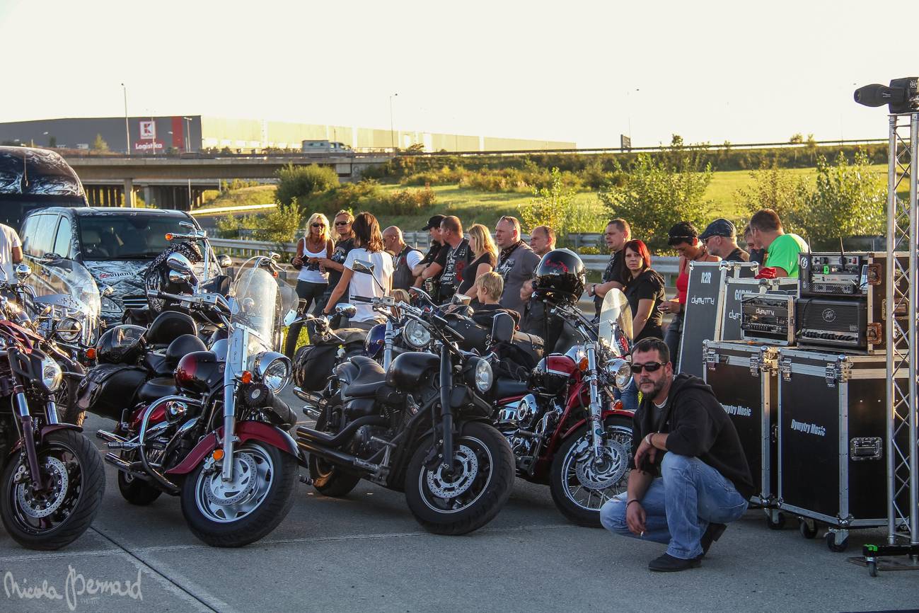 Stovka motorkářů, desítky litrů piva a jedineční Dymytry! Takhle vypadalo natáčení pekelného klipu xxx