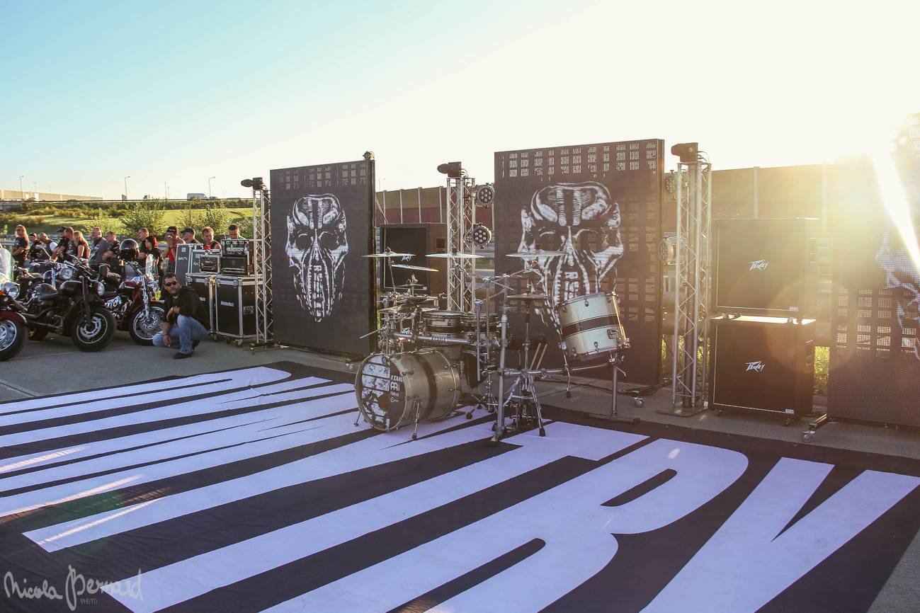 Stovka motorkářů, desítky litrů piva a jedineční Dymytry! Takhle vypadalo natáčení pekelného klipu xxx