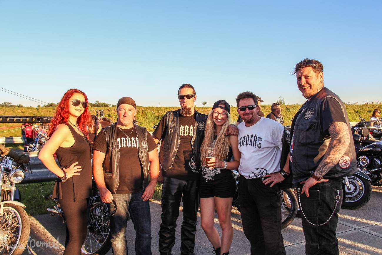Stovka motorkářů, desítky litrů piva a jedineční Dymytry! Takhle vypadalo natáčení pekelného klipu xxx