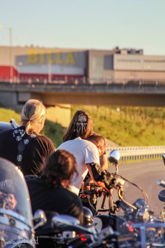 Stovka motorkářů, desítky litrů piva a jedineční Dymytry! Takhle vypadalo natáčení pekelného klipu xxx
