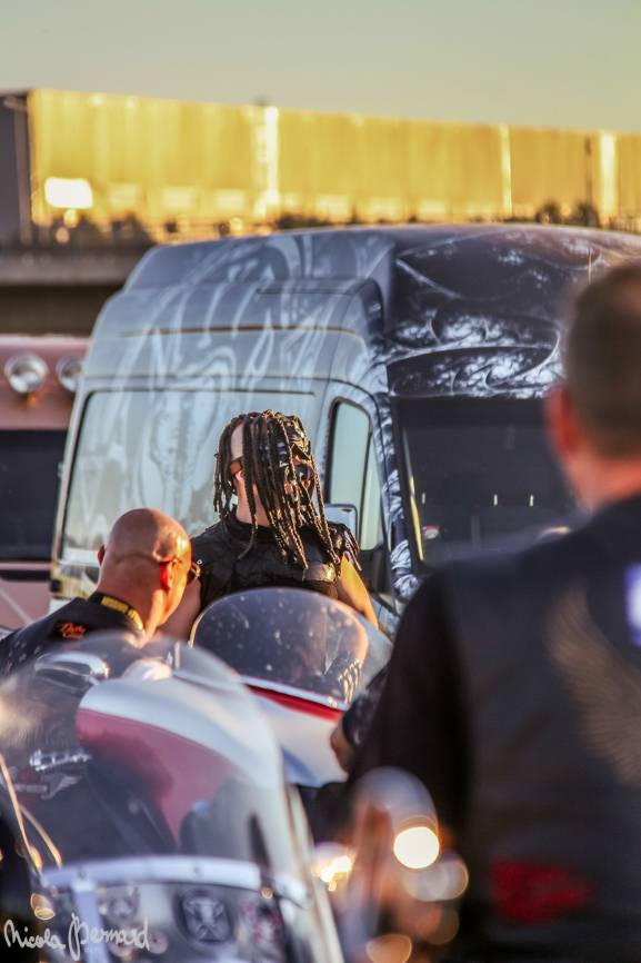 Stovka motorkářů, desítky litrů piva a jedineční Dymytry! Takhle vypadalo natáčení pekelného klipu xxx