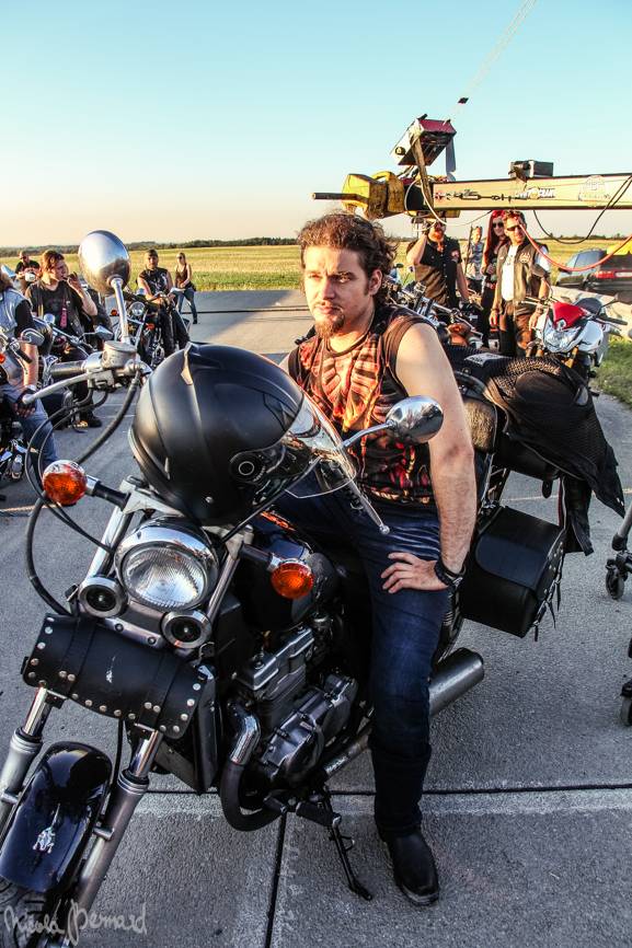 Stovka motorkářů, desítky litrů piva a jedineční Dymytry! Takhle vypadalo natáčení pekelného klipu xxx