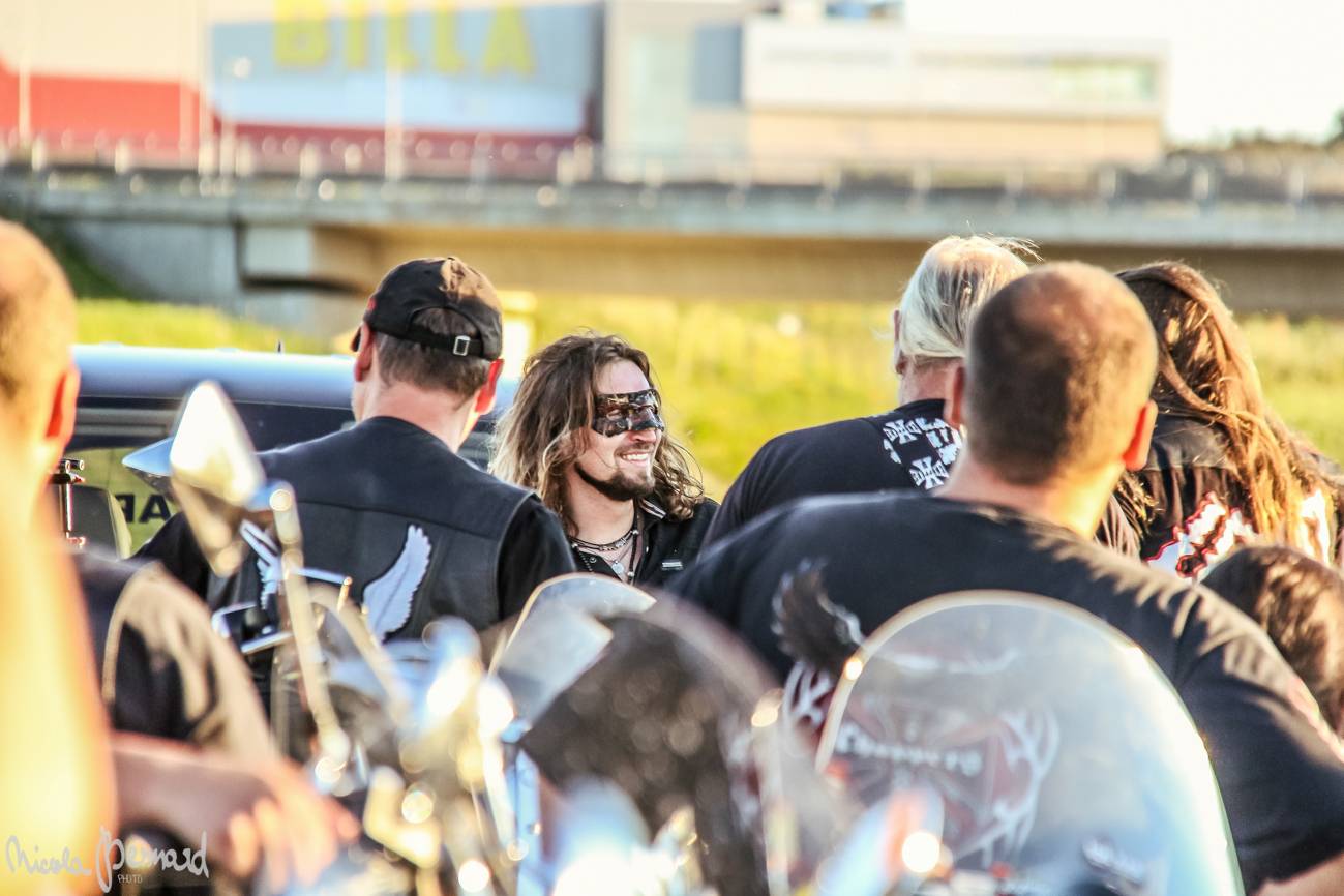 Stovka motorkářů, desítky litrů piva a jedineční Dymytry! Takhle vypadalo natáčení pekelného klipu xxx