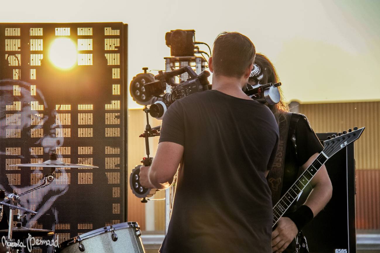 Stovka motorkářů, desítky litrů piva a jedineční Dymytry! Takhle vypadalo natáčení pekelného klipu xxx