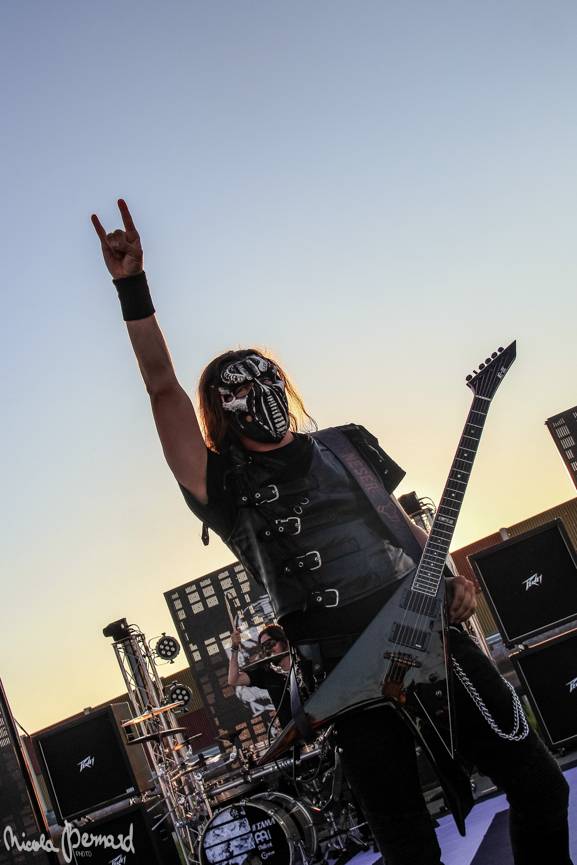 Stovka motorkářů, desítky litrů piva a jedineční Dymytry! Takhle vypadalo natáčení pekelného klipu xxx