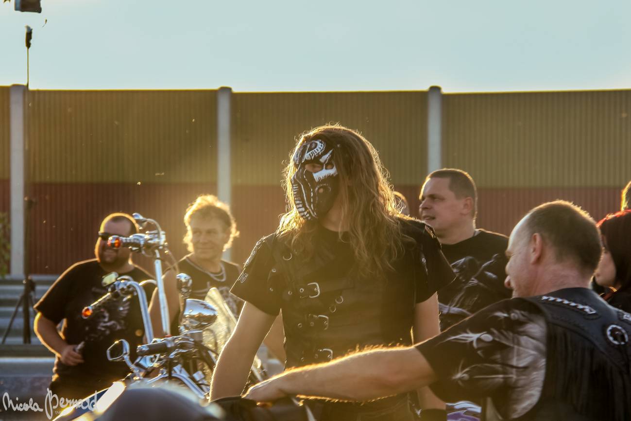 Stovka motorkářů, desítky litrů piva a jedineční Dymytry! Takhle vypadalo natáčení pekelného klipu xxx