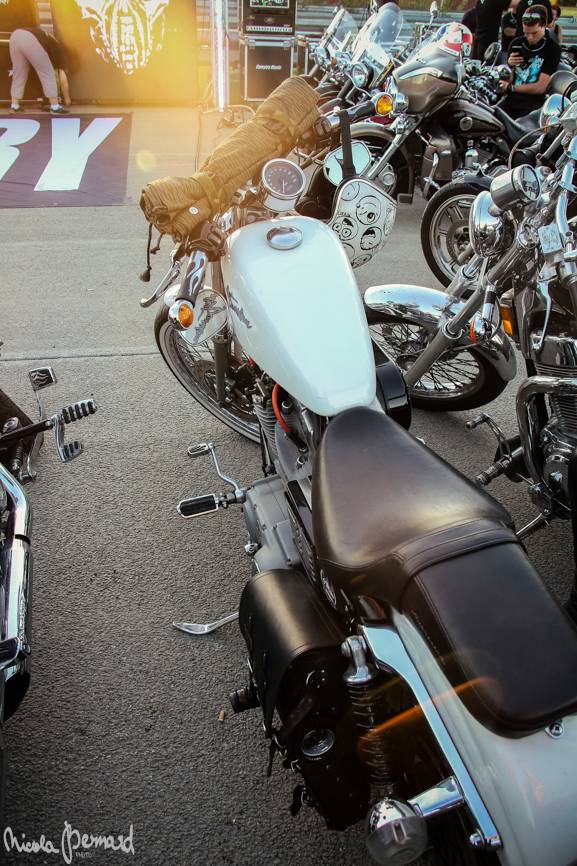 Stovka motorkářů, desítky litrů piva a jedineční Dymytry! Takhle vypadalo natáčení pekelného klipu xxx