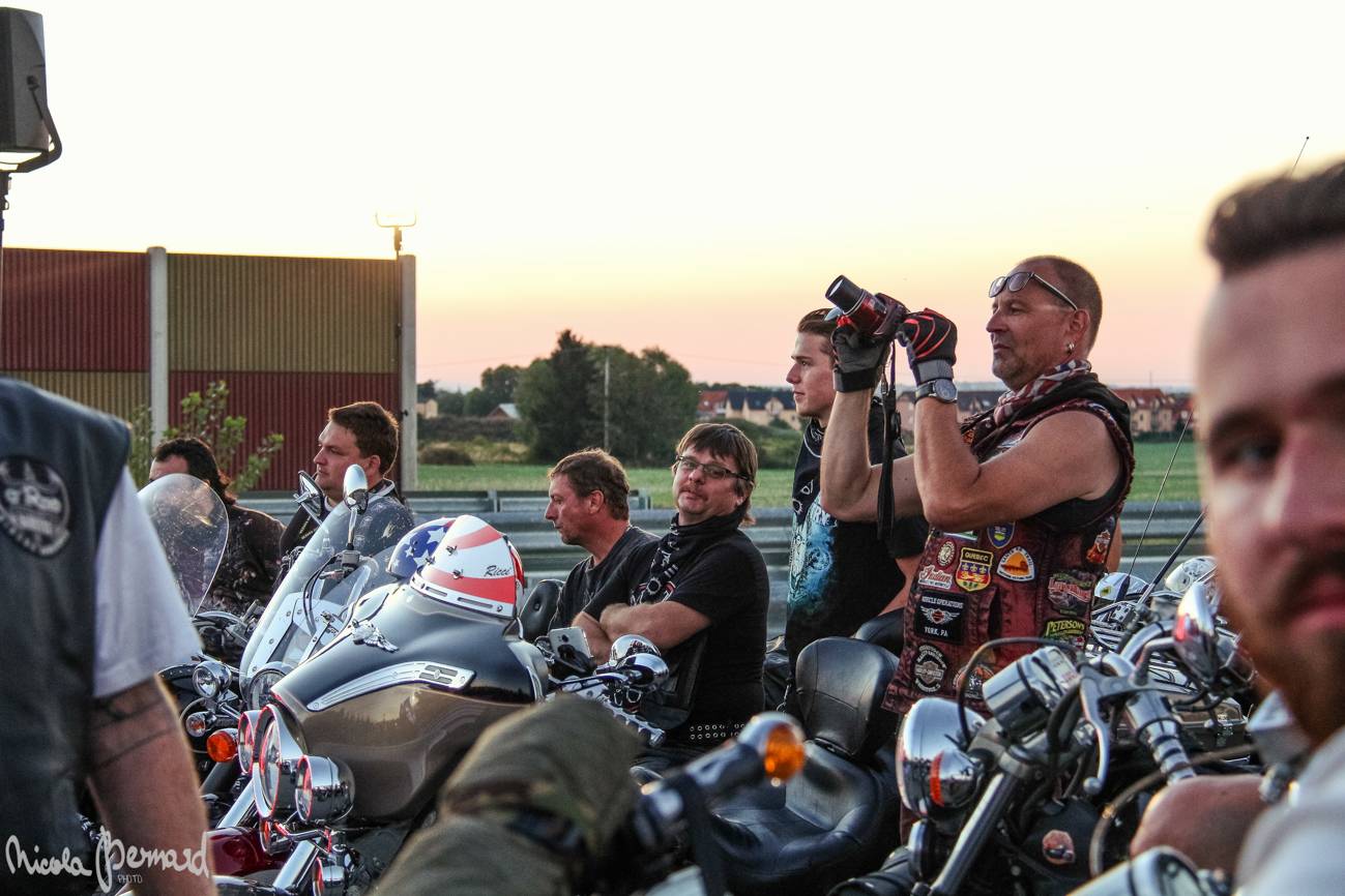 Stovka motorkářů, desítky litrů piva a jedineční Dymytry! Takhle vypadalo natáčení pekelného klipu xxx