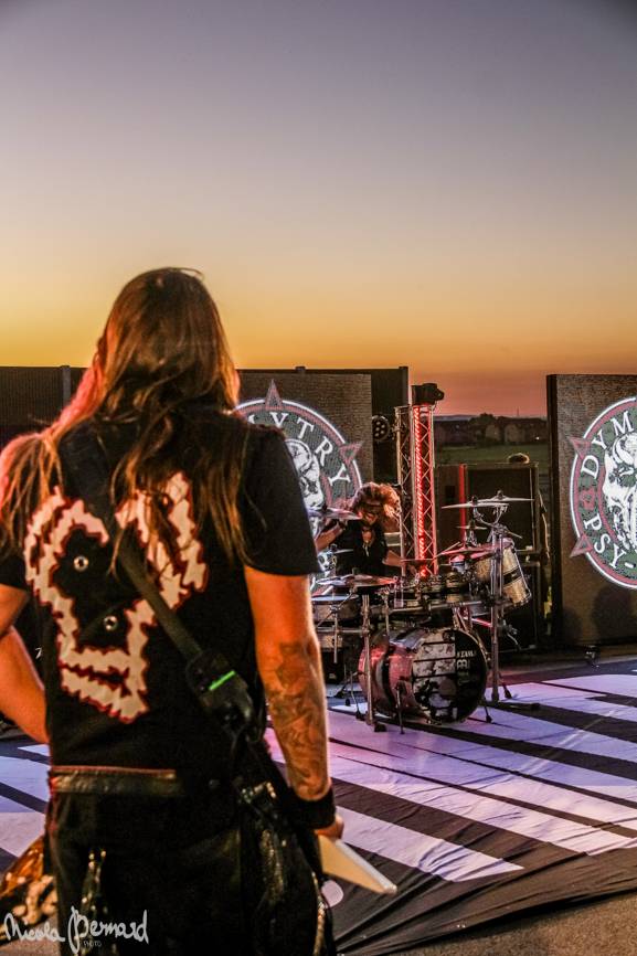 Stovka motorkářů, desítky litrů piva a jedineční Dymytry! Takhle vypadalo natáčení pekelného klipu xxx