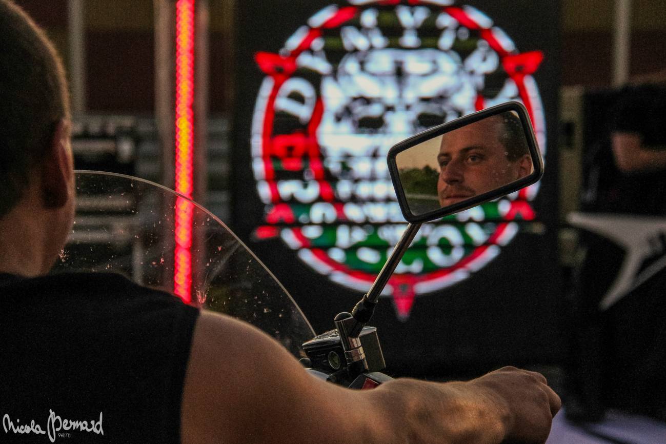 Stovka motorkářů, desítky litrů piva a jedineční Dymytry! Takhle vypadalo natáčení pekelného klipu xxx