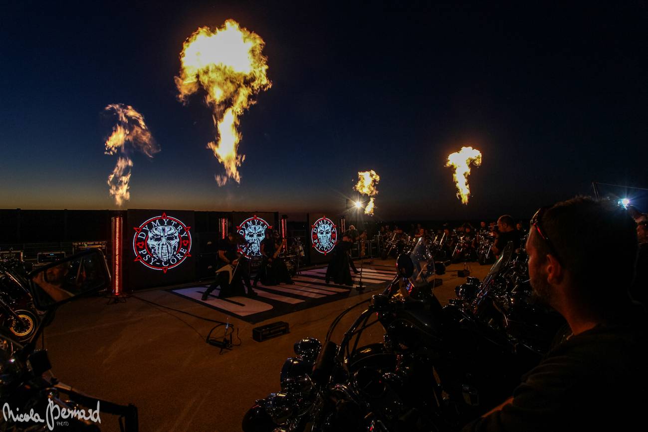 Stovka motorkářů, desítky litrů piva a jedineční Dymytry! Takhle vypadalo natáčení pekelného klipu xxx